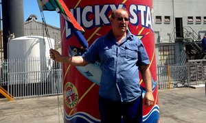 Flip groet Gansbaai Marine